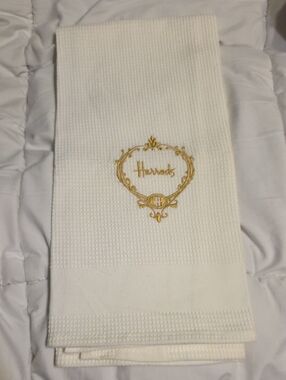 NWOT Harrods White Hand Towel with Gold Crest Embroidery